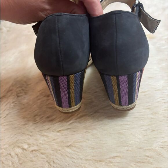 Ugg Black Wedge Sandals with Rainbow Heels - Picture 4 of 8